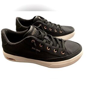 Sketchers Arch Fit Arcade Meet Ya There Sneaker